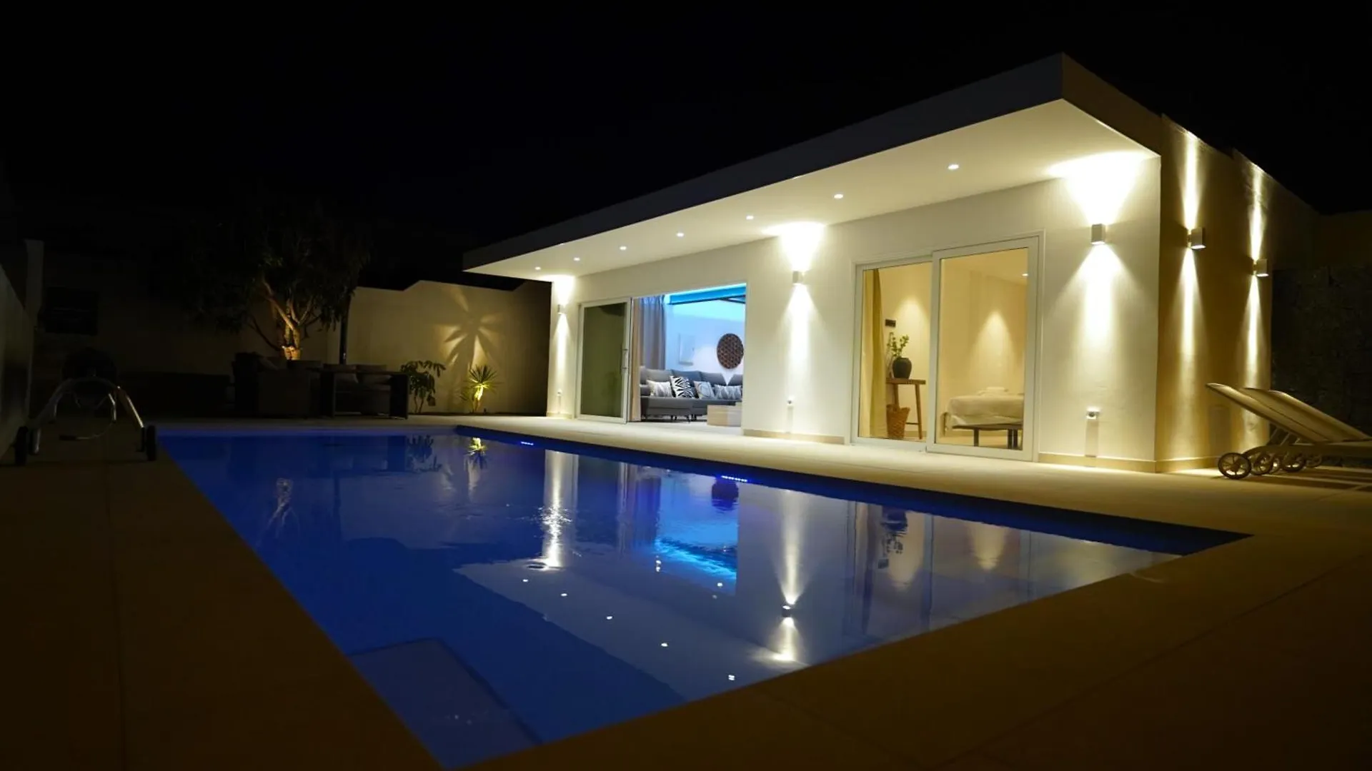 פוארטו דל כרמן Villa Deluxy Mia 0*, פוארטו דל כרמן